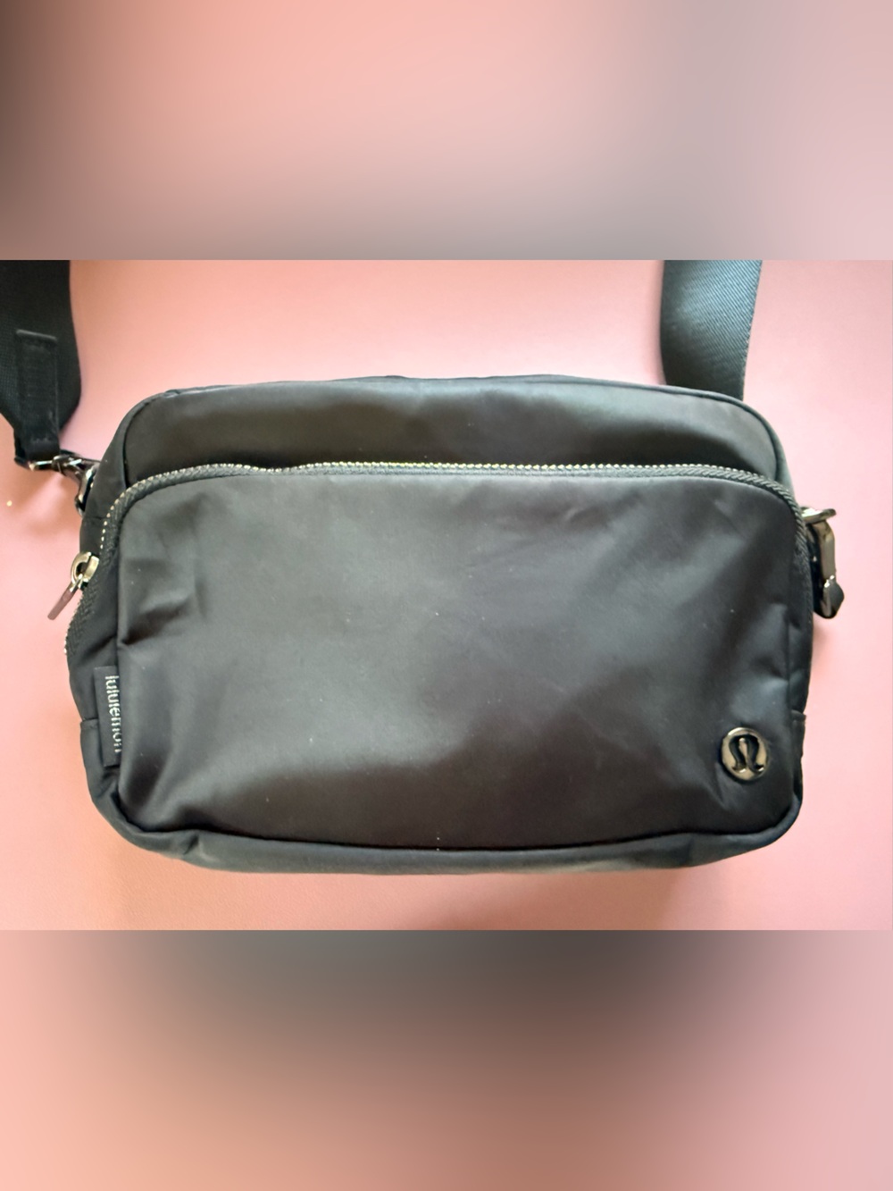lululemon athletica Everywhere Crossbody 3L Large
Metal Hardware